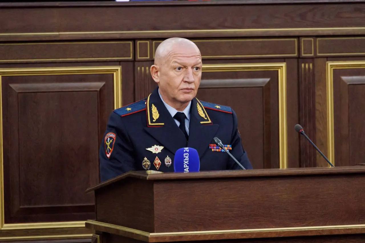 Министр внутренних дел по Карачаево-Черкесии Владимир Нефедов отчитался перед Парламентом КЧР о деятельности республиканского МВД в 2025 году