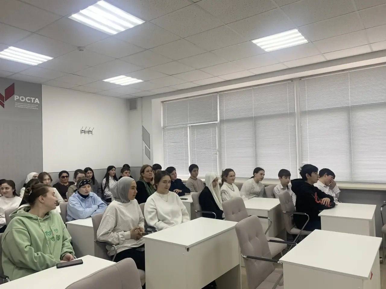 Прокуратура Карачаевского района совместно с сотрудниками полиции провела лекцию для школьников по вопросам противодействия киберпреступности Прокуратура Карачаевского района совместно с сотрудниками полиции провела лекцию для школьников по вопросам противодействия киберпреступности