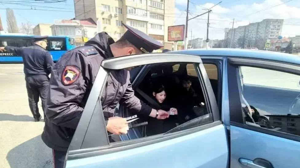 В Карачаево-Черкесии сотрудники Госавтоинспекции провели акцию «Везу ребенка безопасно!» В Карачаево-Черкесии сотрудники Госавтоинспекции провели акцию «Везу ребенка безопасно!»