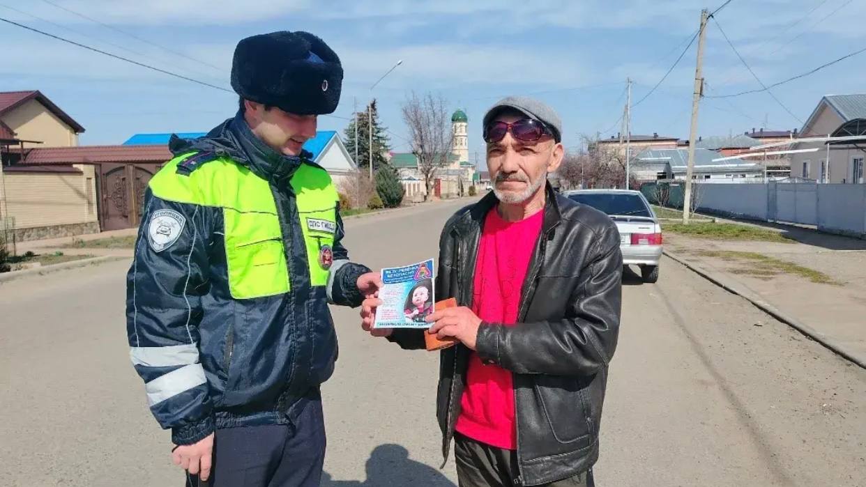 В Карачаево-Черкесии сотрудники Госавтоинспекции провели акцию «Везу ребенка безопасно!» В Карачаево-Черкесии сотрудники Госавтоинспекции провели акцию «Везу ребенка безопасно!»