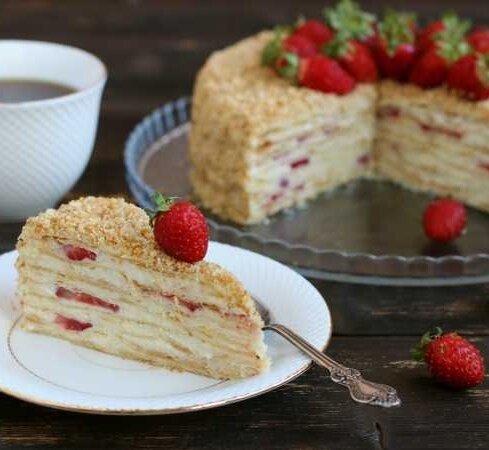 Вкусный Наполеон: идеальный торт с клубникой на любой праздник