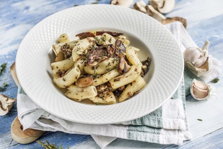 Ригатони с белыми грибами и трюфельным соусом