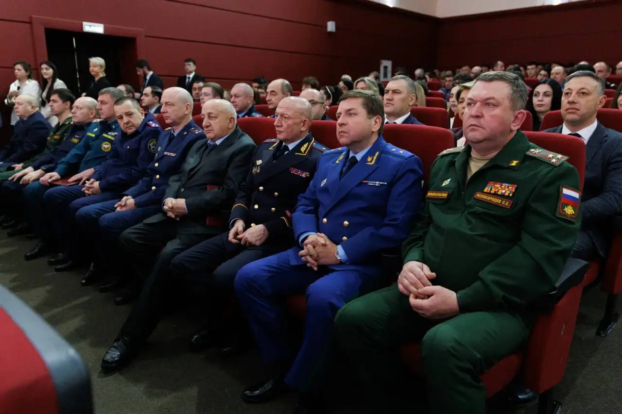 Рашид Темрезов: Добрый день! Принял участие в торжественном мероприятии, посвященном 10-летию образования Федеральной службы войск национальной гвардии России и 215-ой годовщине образования войск правопорядка Рашид Темрезов: Добрый день! Принял участие в торжественном мероприятии, посвященном 10-летию образования Федеральной службы войск национальной гвардии России и 215-ой годовщине образования войск правопорядка