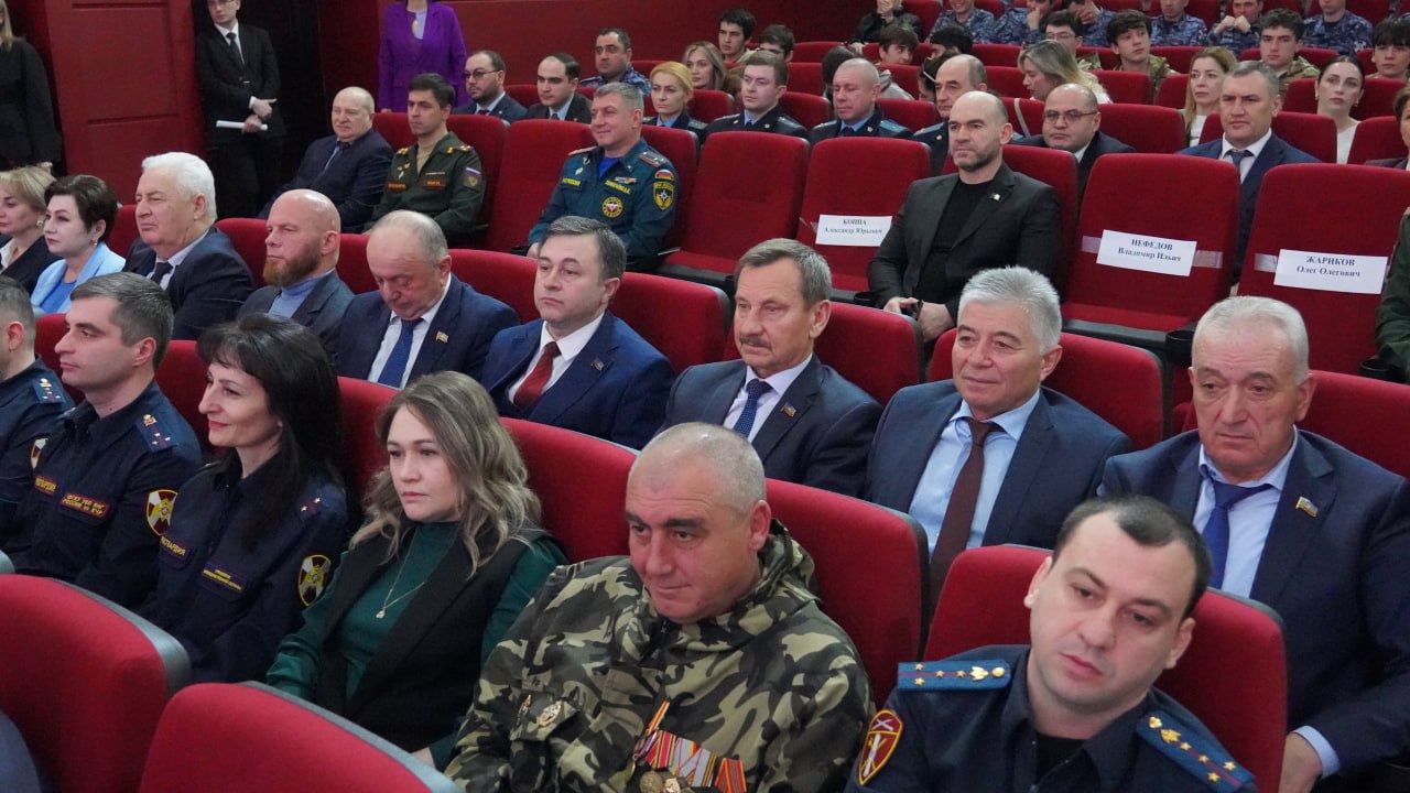 Росгвардейцев Карачаево-Черкесии поздравили с 10-летием со дня образования структуры Росгвардейцев Карачаево-Черкесии поздравили с 10-летием со дня образования структуры