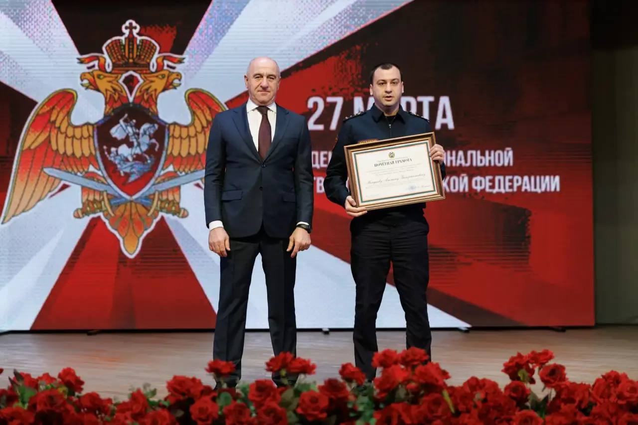 Рашид Темрезов: Добрый день! Принял участие в торжественном мероприятии, посвященном 10-летию образования Федеральной службы войск национальной гвардии России и 215-ой годовщине образования войск правопорядка Рашид Темрезов: Добрый день! Принял участие в торжественном мероприятии, посвященном 10-летию образования Федеральной службы войск национальной гвардии России и 215-ой годовщине образования войск правопорядка