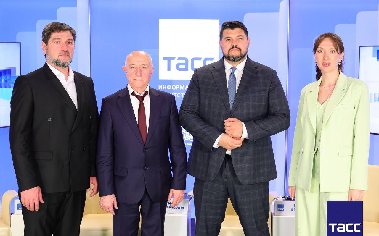 Главное из заявлений, а также фоторепортаж с пресс-конференции в Региональном информационном центре "ТАСС Кавказ", посвященной Дню работника культуры в Карачаево-Черкесской Республике (КЧР): Главное из заявлений, а также фоторепортаж с пресс-конференции в Региональном информационном центре "ТАСС Кавказ", посвященной Дню работника культуры в Карачаево-Черкесской Республике (КЧР):