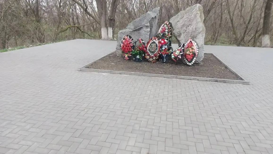 От слов к делу: в Черкесске провели первый в этом году субботник От слов к делу: в Черкесске провели первый в этом году субботник