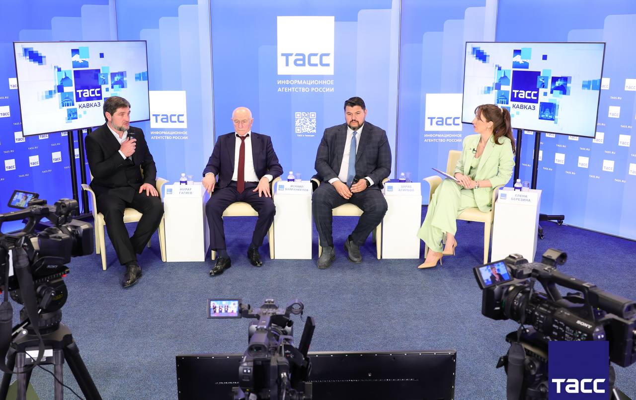 Главное из заявлений, а также фоторепортаж с пресс-конференции в Региональном информационном центре "ТАСС Кавказ", посвященной Дню работника культуры в Карачаево-Черкесской Республике (КЧР): Главное из заявлений, а также фоторепортаж с пресс-конференции в Региональном информационном центре "ТАСС Кавказ", посвященной Дню работника культуры в Карачаево-Черкесской Республике (КЧР):