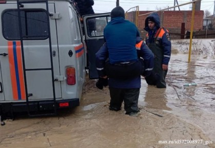Ливень и шквалистый ветер привели к наводнению в Дагестане