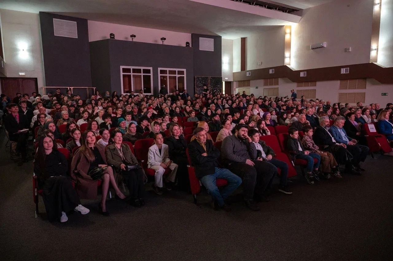В Черкесске прошел показ фильма «Испытание аулом – 2. Ход конём»