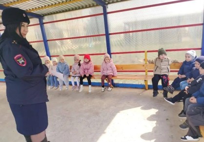 Сотрудники Госавтоинспекции МО МВД России «Адыге-Хабльский» посетили воспитанников детского сада «Купелек» а. Эркен-Халк