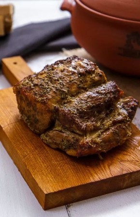 Изысканная свиная шея в ароматном соусе