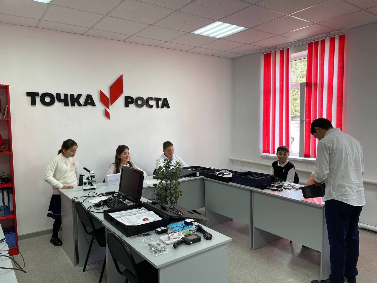 Рашид Темрезов: В республике успешно функционируют 150 центров «Точка роста», созданных в рамках нацпроекта «Образование» Рашид Темрезов: В республике успешно функционируют 150 центров «Точка роста», созданных в рамках нацпроекта «Образование»