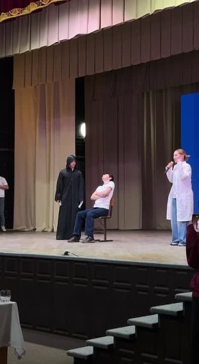 1 апреля, в День смеха, в Черкесске проходит весенний фестиваль КВН на Кубок столицы Карачаево-Черкесии