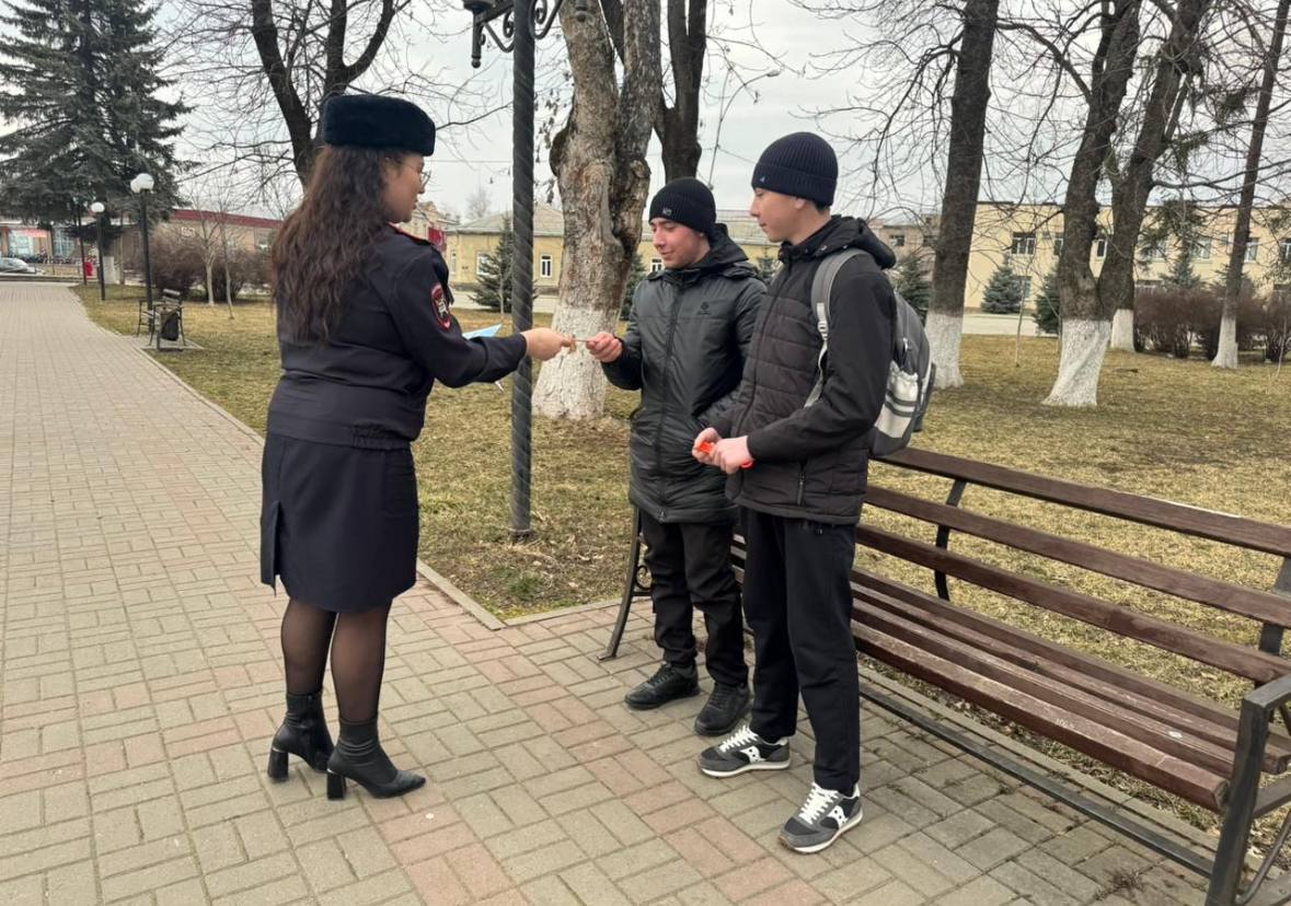 В преддверии теплых дней, когда дети больше гуляют и находятся на улице, сотрудники Госавтоинспекции Межмуниципального отдела МВД России «Зеленчукский» проводят профилактические беседы с родителями и водителями СИМ, в целях... В преддверии теплых дней, когда дети больше гуляют и находятся на улице, сотрудники Госавтоинспекции Межмуниципального отдела МВД России «Зеленчукский» проводят профилактические беседы с родителями и водителями СИМ, в целях...
