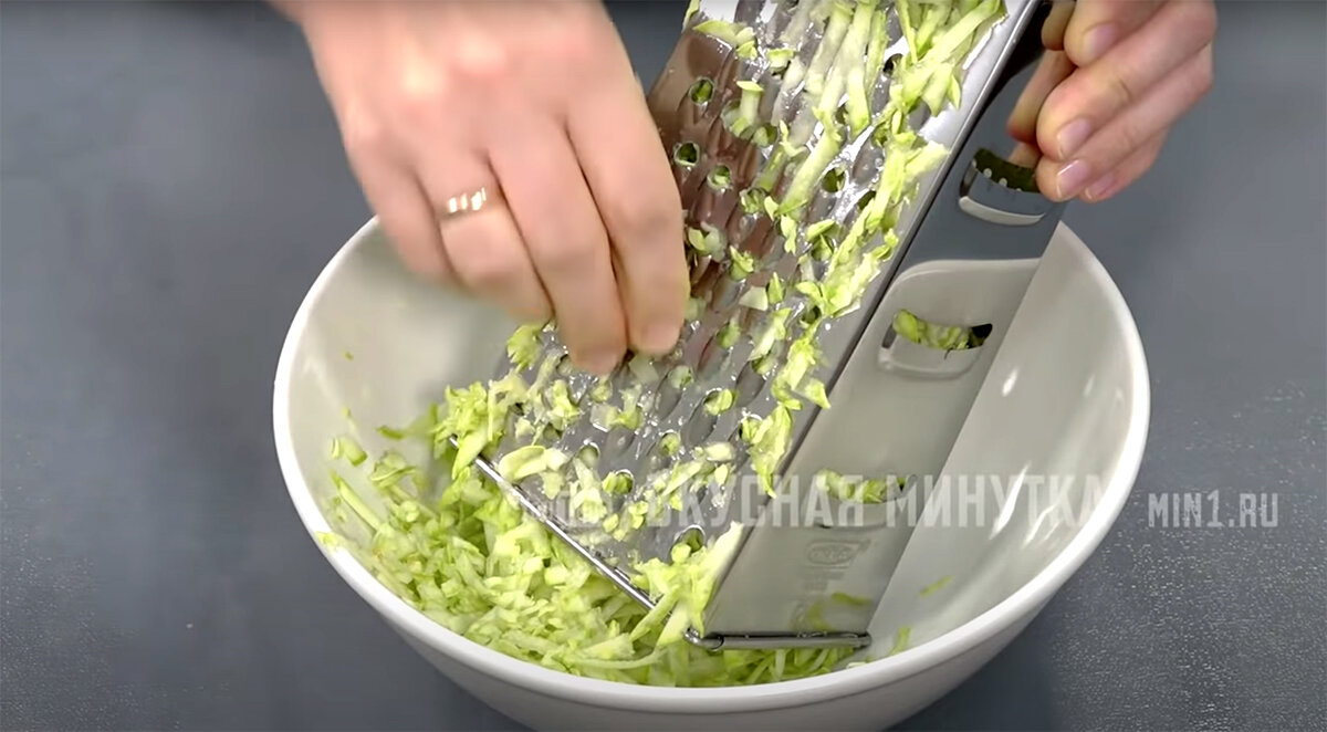 Нежные кабачковые оладьи без отжима: секреты простого приготовления