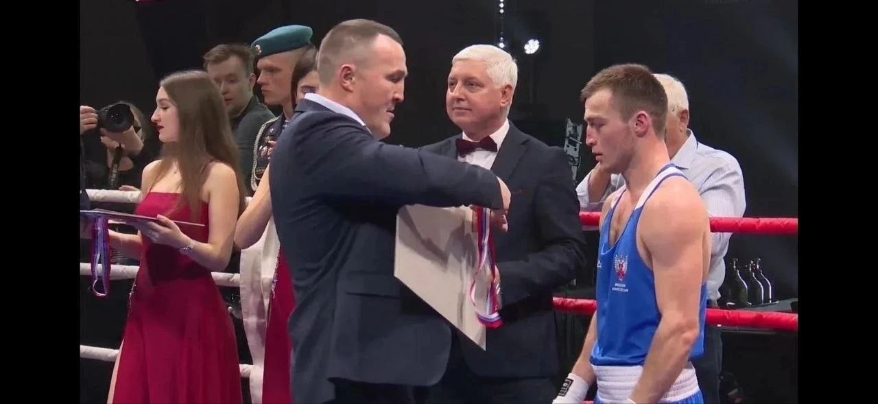 Спортсмен из КЧР Али Боташев завоевал серебряную медаль Всероссийских соревнований по боксу «Кубок Командующего ВДВ» на призы Героя России генерал-полковника Владимира Шаманова Спортсмен из КЧР Али Боташев завоевал серебряную медаль Всероссийских соревнований по боксу «Кубок Командующего ВДВ» на призы Героя России генерал-полковника Владимира Шаманова