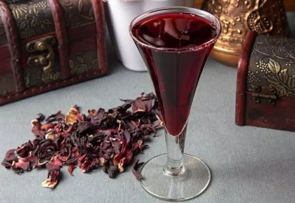 Освежающий каркаде с лимоном и мятой: откройте для себя восточный вкус