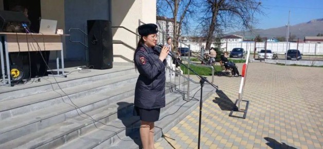 Сотрудники Госавтоинспекции Межмуниципального отдела МВД России «Зеленчукский» посетили общеобразовательную школу № 1 ст. Зеленчукской в праздник «Всемирного Деня здоровья»