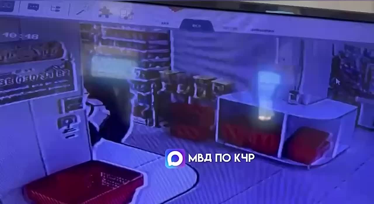 Полицейские в Черкесске задержали парня, укравшего банку с пожертвованиями