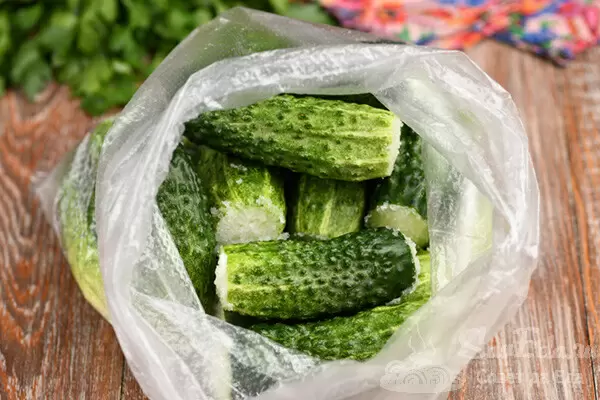 Легкие малосольные огурцы: вкусные кулинарные хитрости