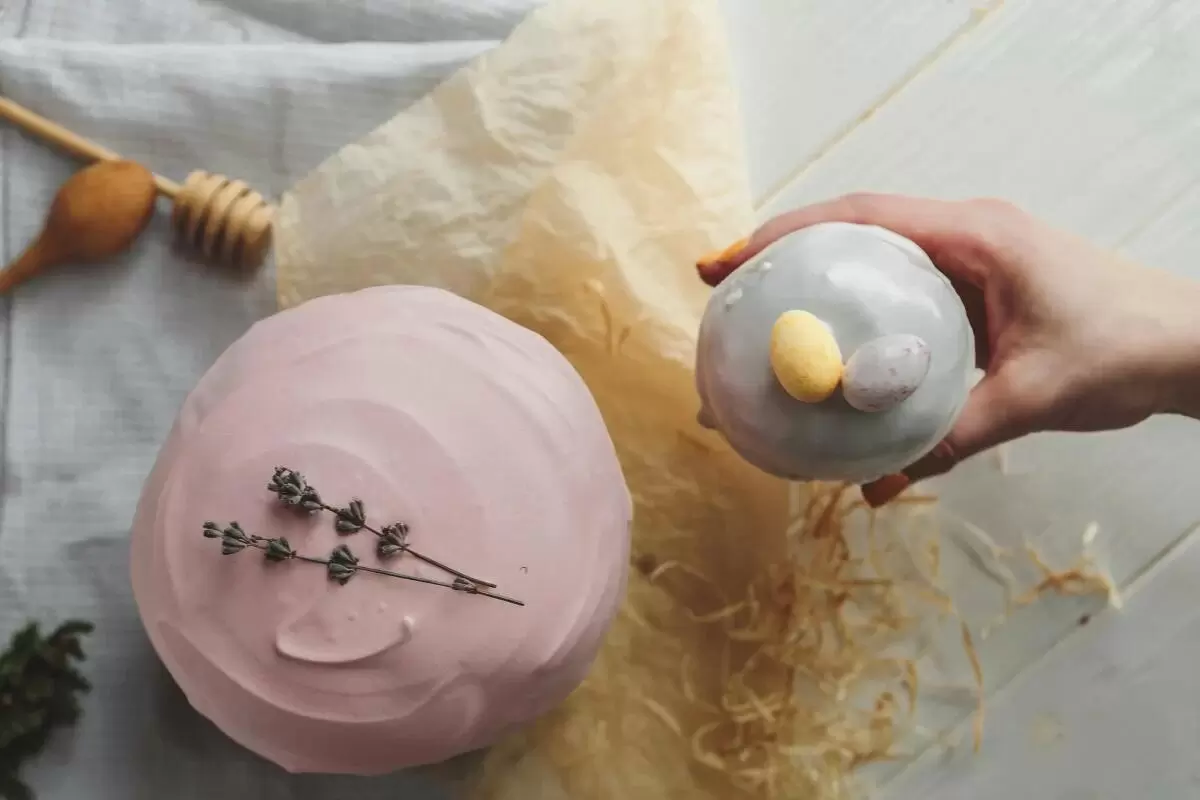 Как сделать глазурь для пасхальных куличей: необычные рецепты на любой вкус