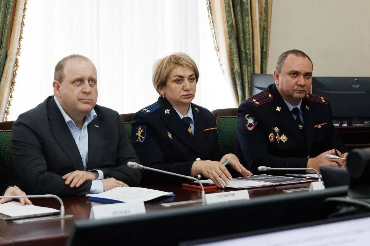 Руководитель республиканской Госавтоинспекции Рамазан Шилибиев и начальник отделения Следственного управления МВД по КЧР Людмила Маликова приняли участие в межведомственном совещании, посвященном вопросам обязательного...