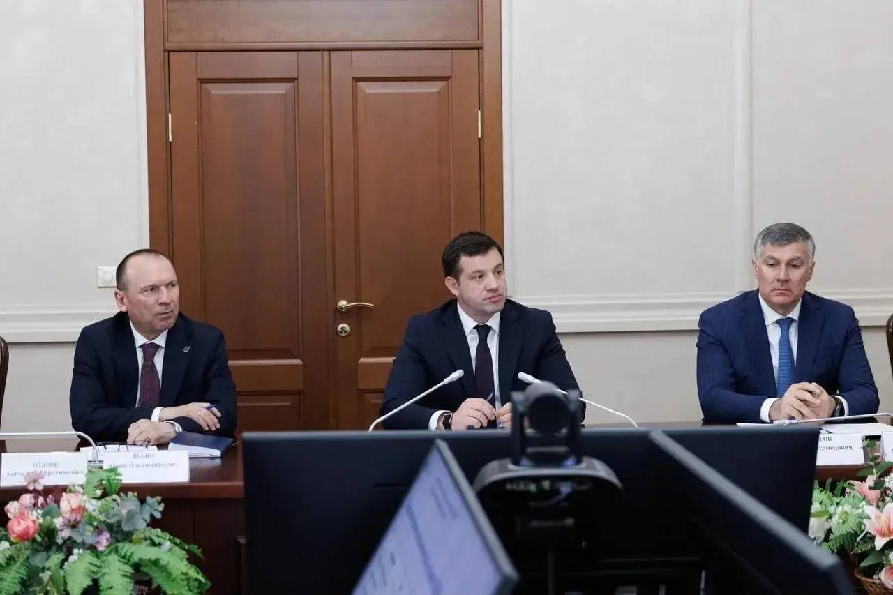 Руководитель республиканской Госавтоинспекции Рамазан Шилибиев и начальник отделения Следственного управления МВД по КЧР Людмила Маликова приняли участие в межведомственном совещании, посвященном вопросам обязательного... Руководитель республиканской Госавтоинспекции Рамазан Шилибиев и начальник отделения Следственного управления МВД по КЧР Людмила Маликова приняли участие в межведомственном совещании, посвященном вопросам обязательного...