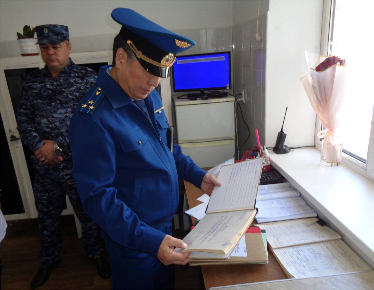 Первый заместитель прокурора Карачаево-Черкесской Республики Санал Бахников провел проверку следственного изолятора Первый заместитель прокурора Карачаево-Черкесской Республики Санал Бахников провел проверку следственного изолятора