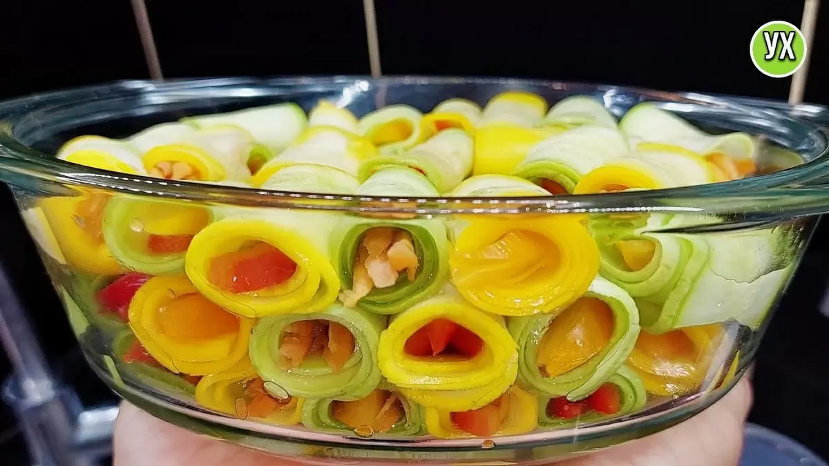 Сочные кабачковые рулеты в пикантном маринаде: идеальная летняя закуска