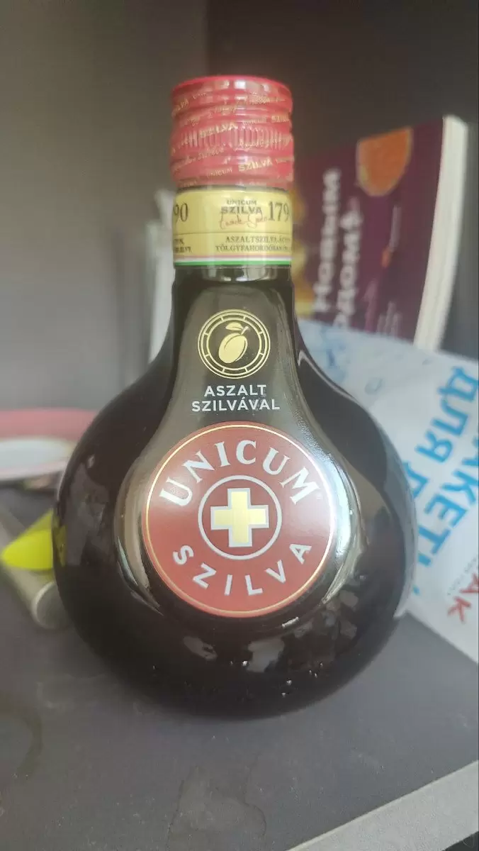 Откройте для себя уникальность венгерского ликера Zwack Unicum Szilva