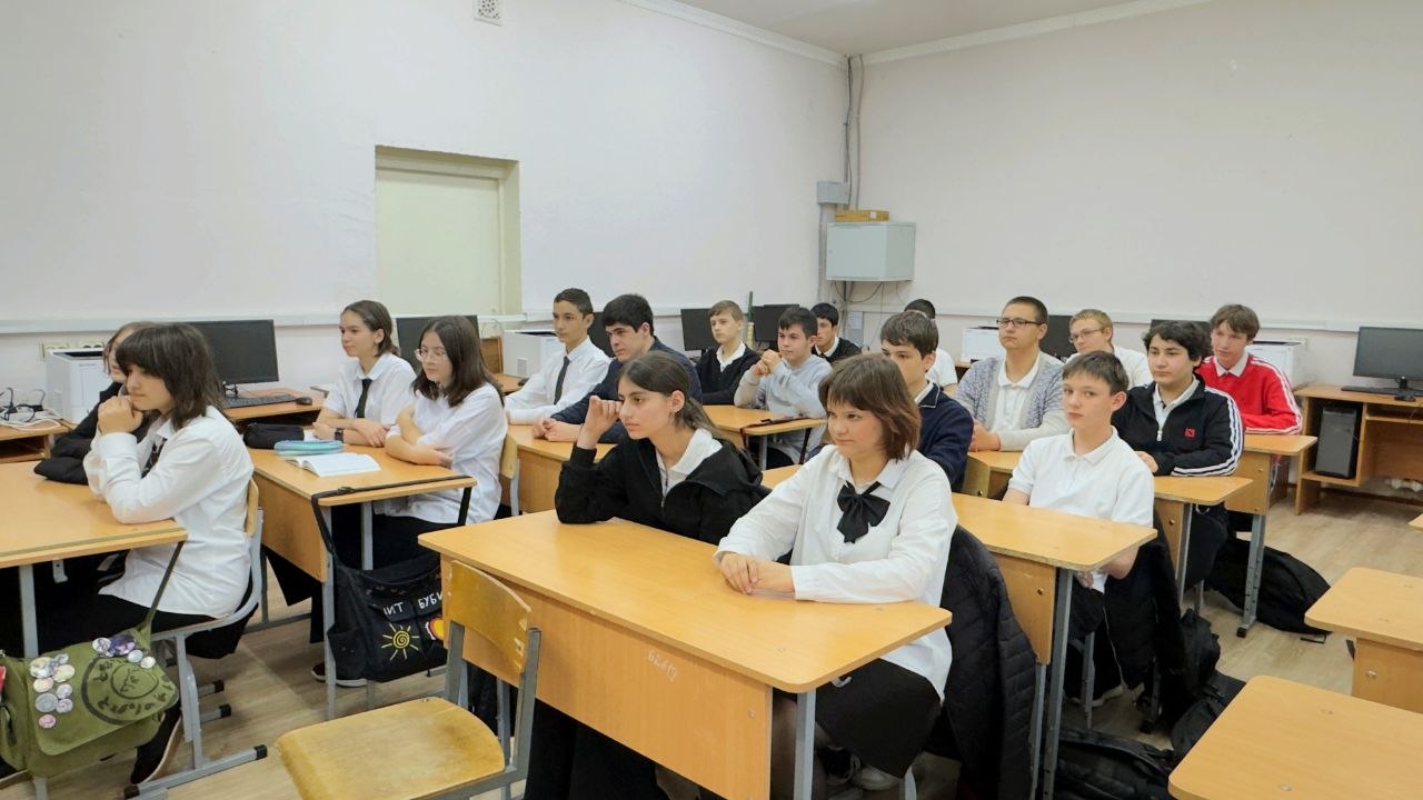 Представители регионального следственного управления провели «Урок мужества» с обучающимися подшефного профильного класса, посвященный Международному дню освобождения узников фашистских концлагерей Представители регионального следственного управления провели «Урок мужества» с обучающимися подшефного профильного класса, посвященный Международному дню освобождения узников фашистских концлагерей