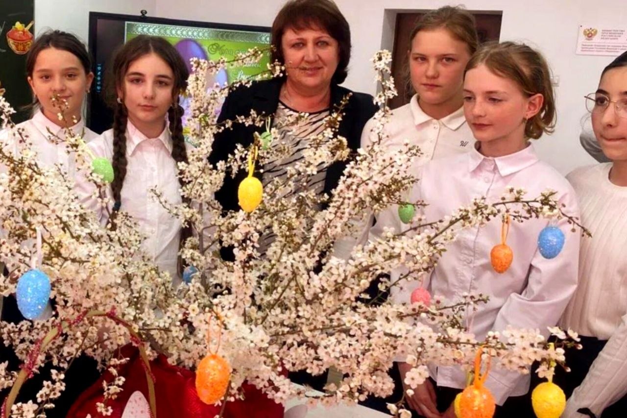 Для учащихся школы поселка Малокурганный Карачаевского городского округа провели познавательный классный час на тему «Светлый праздник Пасхи»