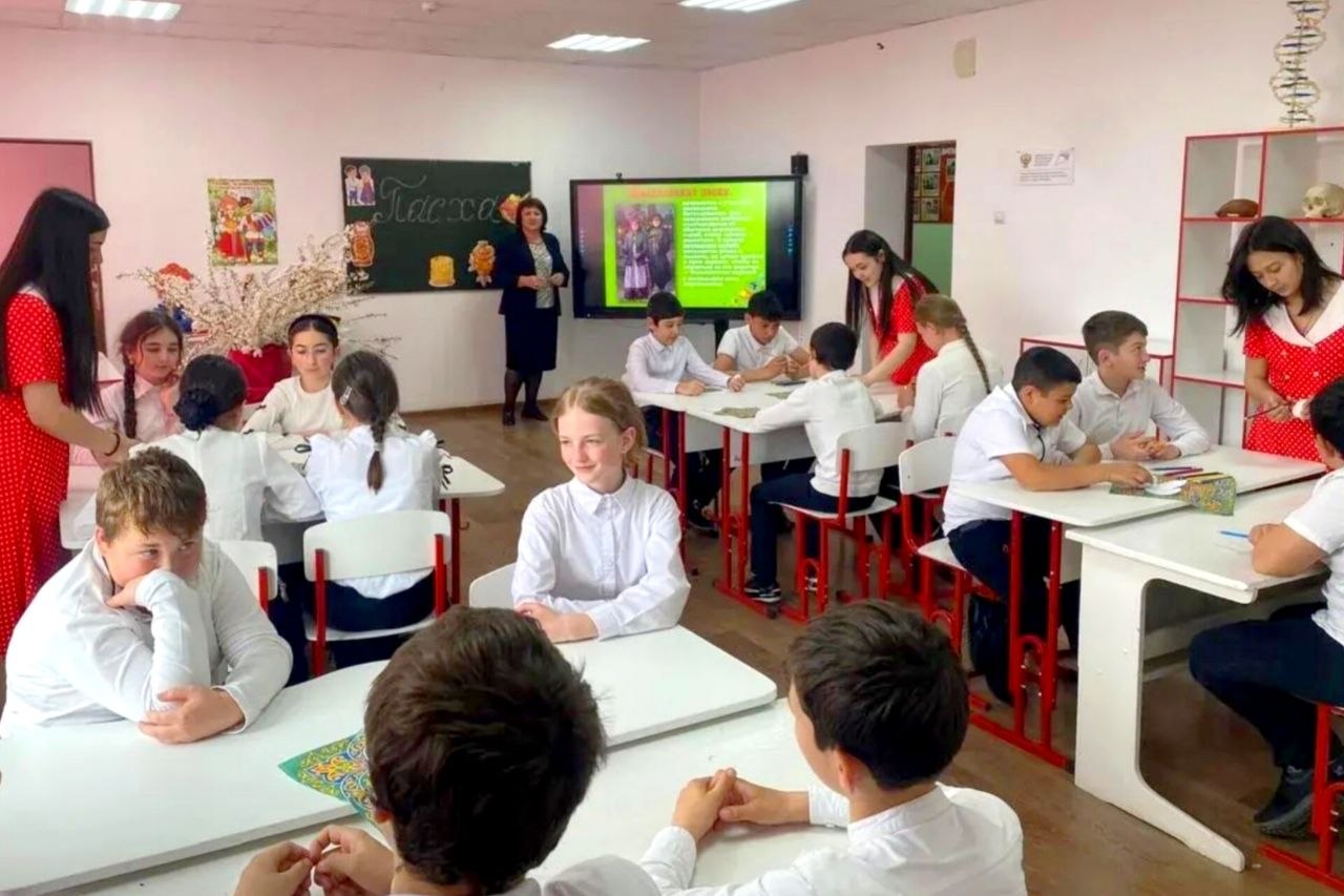 Для учащихся школы поселка Малокурганный Карачаевского городского округа провели познавательный классный час на тему «Светлый праздник Пасхи» Для учащихся школы поселка Малокурганный Карачаевского городского округа провели познавательный классный час на тему «Светлый праздник Пасхи»