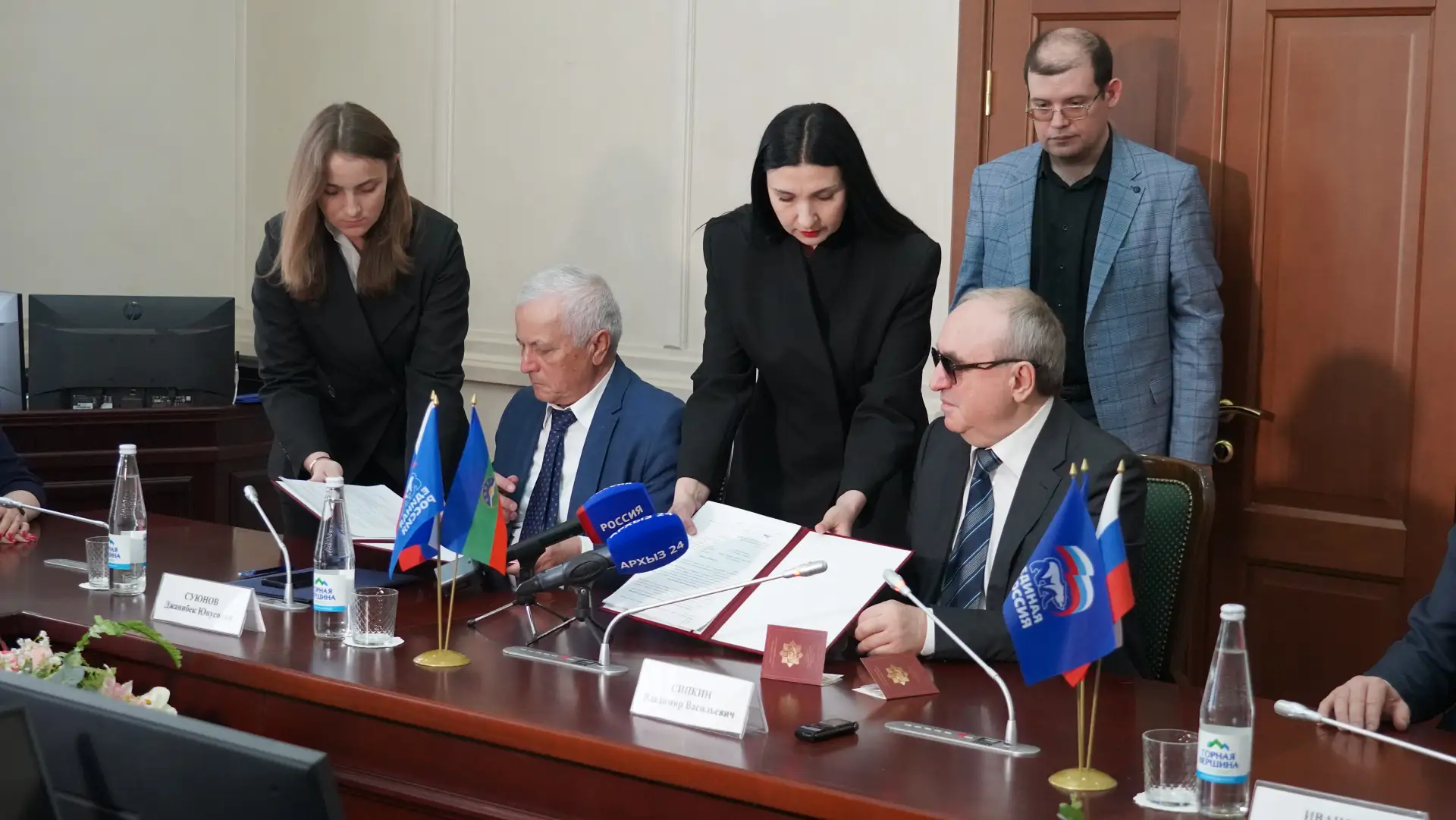 Подписаны соглашения о сотрудничестве между Всероссийским обществом слепых, Правительством КЧР и КЧРО «Единая Россия» Подписаны соглашения о сотрудничестве между Всероссийским обществом слепых, Правительством КЧР и КЧРО «Единая Россия»