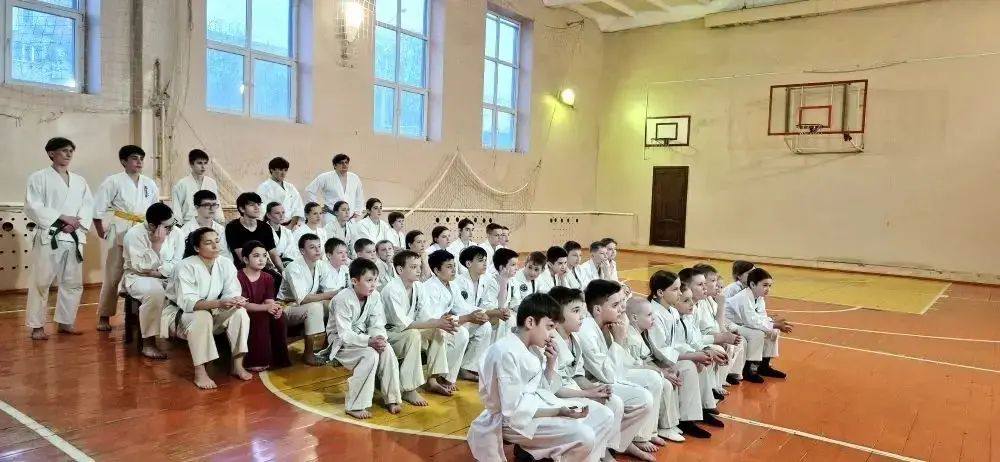 В целях профилактики и предупреждения дорожно-транспортных происшествий в спортивной школе № 5 г. Черкесска состоялась встреча юных спортсменов с инспектором по пропаганде безопасности дорожного движения Отдела МВД России по...