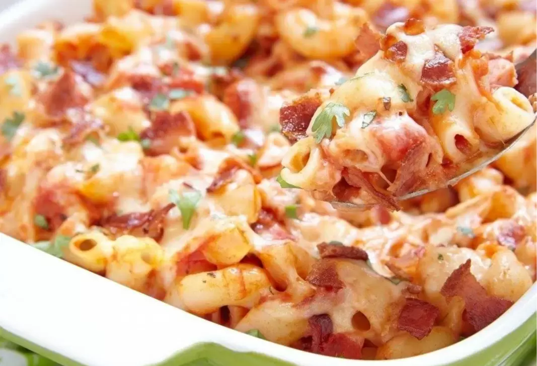 Макаронная запеканка с беконом и сыром: быстрый и вкусный рецепт для ужина