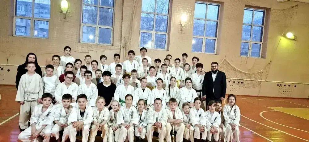 В целях профилактики и предупреждения дорожно-транспортных происшествий в спортивной школе № 5 г. Черкесска состоялась встреча юных спортсменов с инспектором по пропаганде безопасности дорожного движения Отдела МВД России по... В целях профилактики и предупреждения дорожно-транспортных происшествий в спортивной школе № 5 г. Черкесска состоялась встреча юных спортсменов с инспектором по пропаганде безопасности дорожного движения Отдела МВД России по...