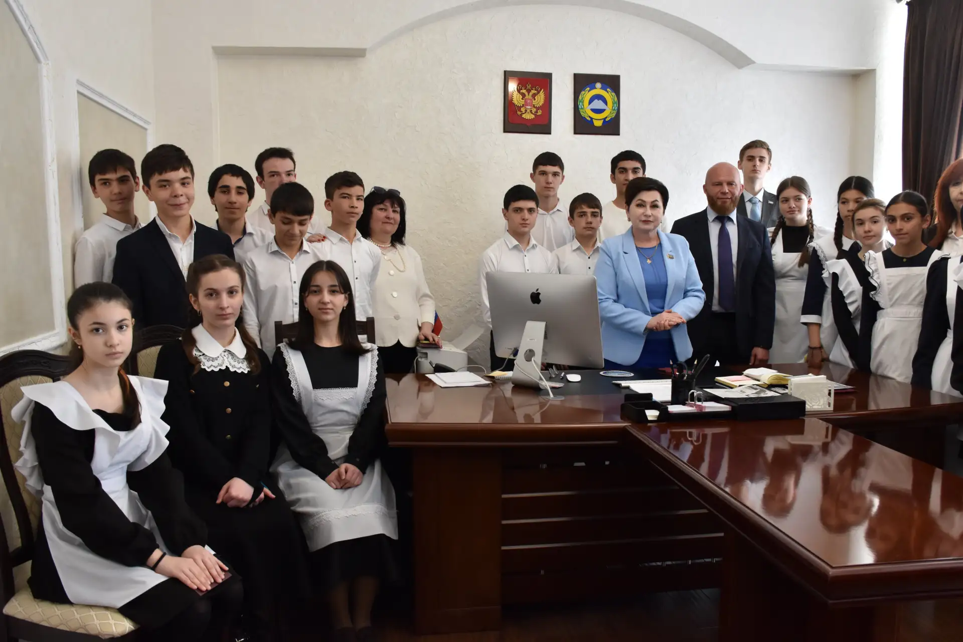 Один день в стенах Парламента Один день в стенах Парламента