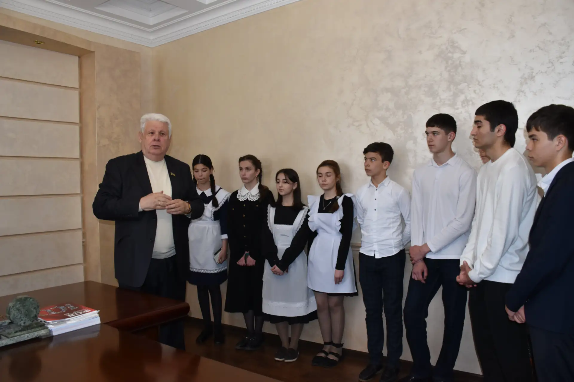 Один день в стенах Парламента Один день в стенах Парламента