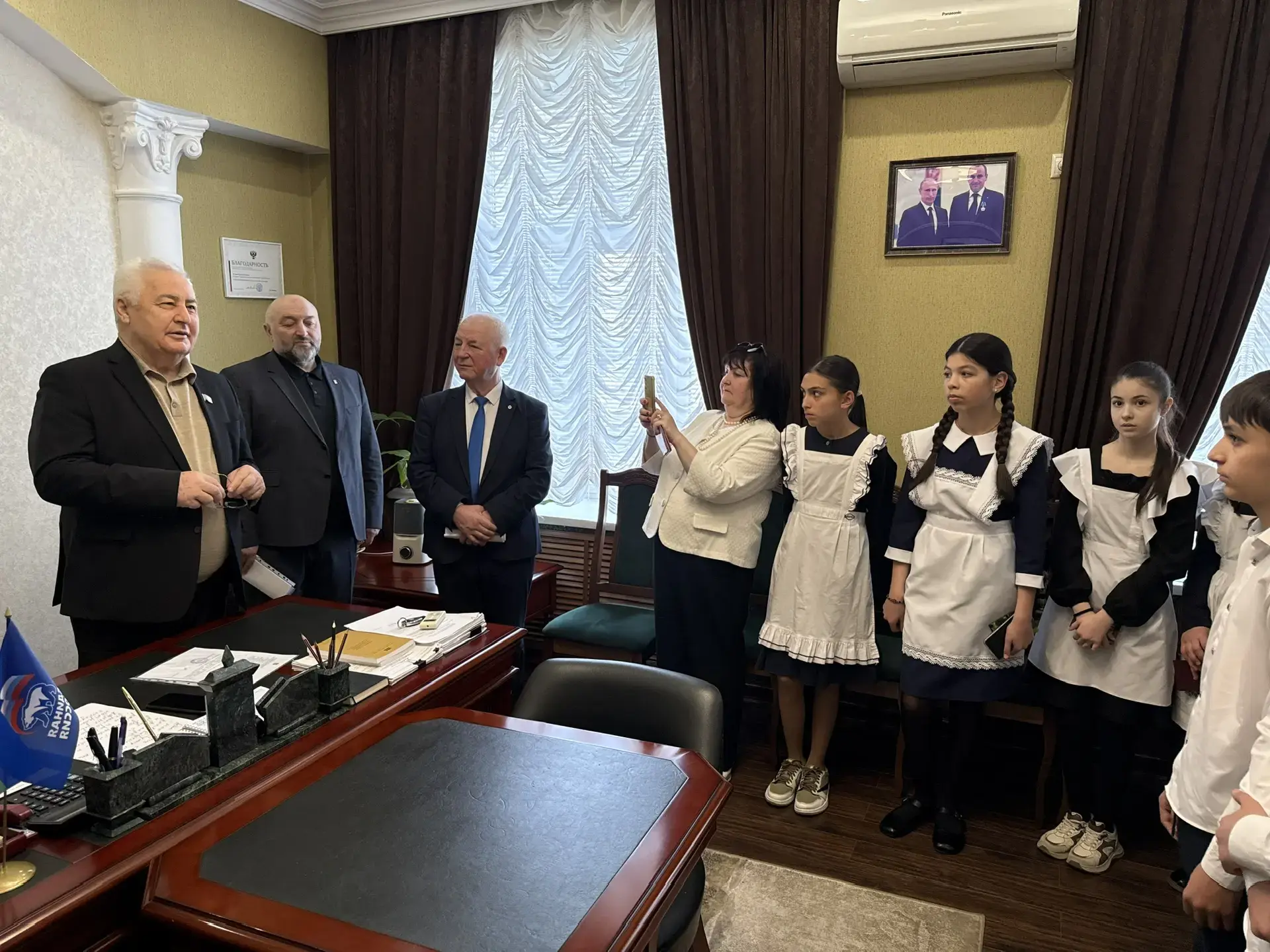 Один день в стенах Парламента Один день в стенах Парламента