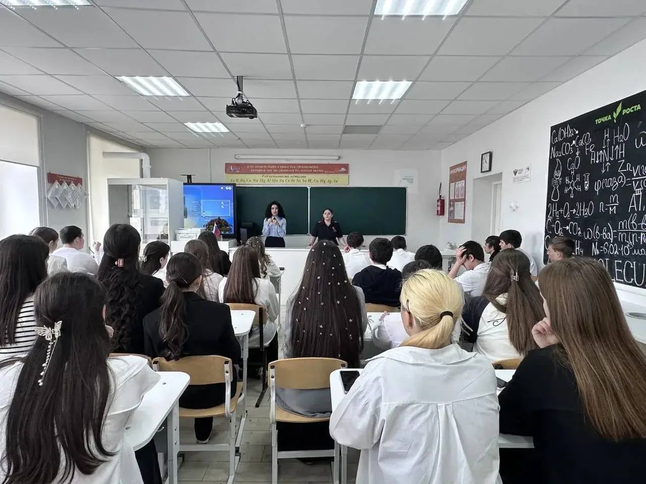 За прошедшую неделю сотрудники Центра по противодействию экстремизму провели цикл мероприятий с учащимися образовательных учреждений Хабезского и Усть-Джегутинского районов, направленных на профилактику вовлечения... За прошедшую неделю сотрудники Центра по противодействию экстремизму провели цикл мероприятий с учащимися образовательных учреждений Хабезского и Усть-Джегутинского районов, направленных на профилактику вовлечения...