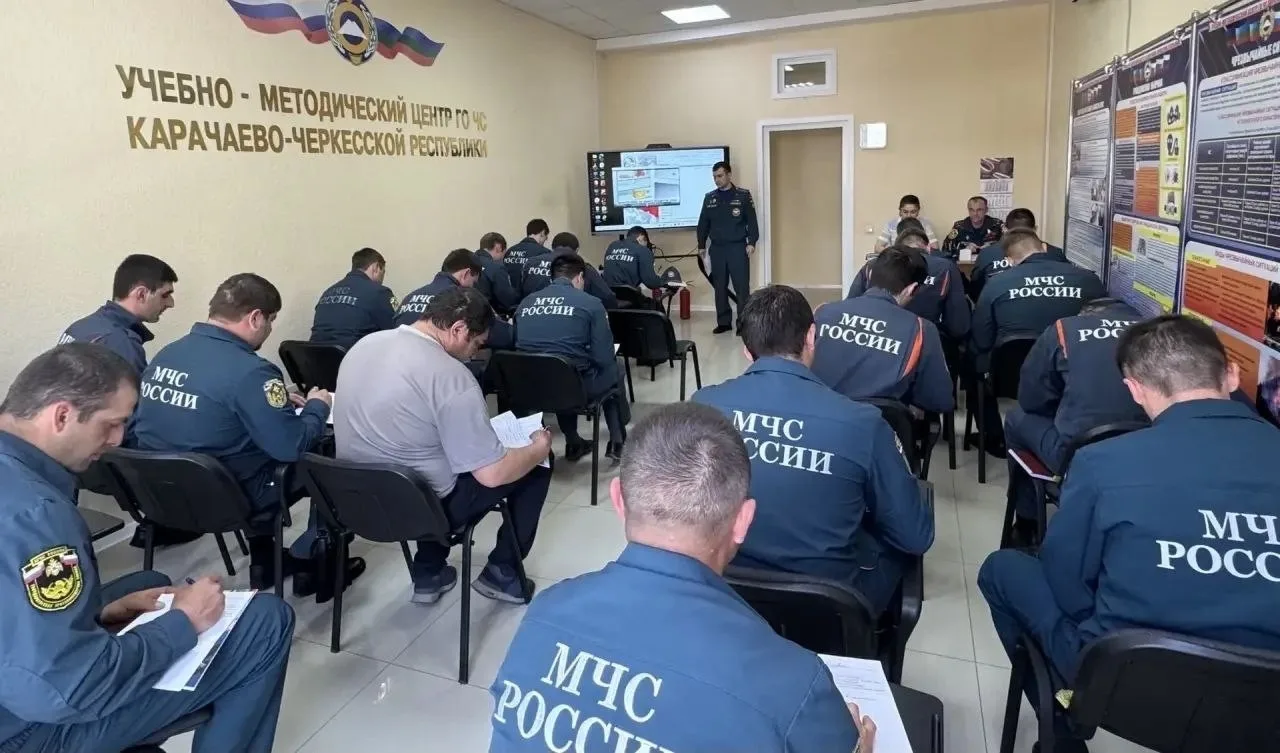 Пожарные прошли обучение по профессиональной подготовке