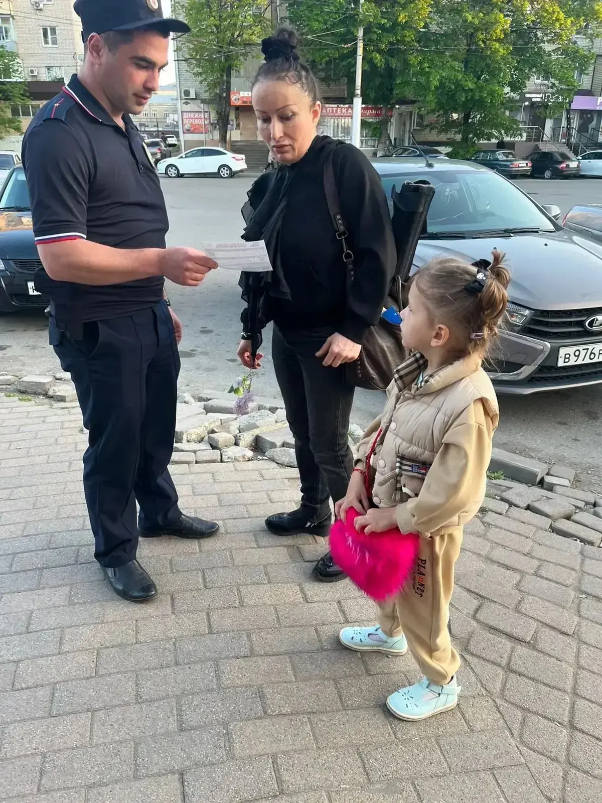 В рамках оперативно-профилактического мероприятия «Участок» участковые уполномоченные полиции Отдела МВД России по г. Черкесску провели профилактические беседы с жителями и гостями республиканского центра В рамках оперативно-профилактического мероприятия «Участок» участковые уполномоченные полиции Отдела МВД России по г. Черкесску провели профилактические беседы с жителями и гостями республиканского центра