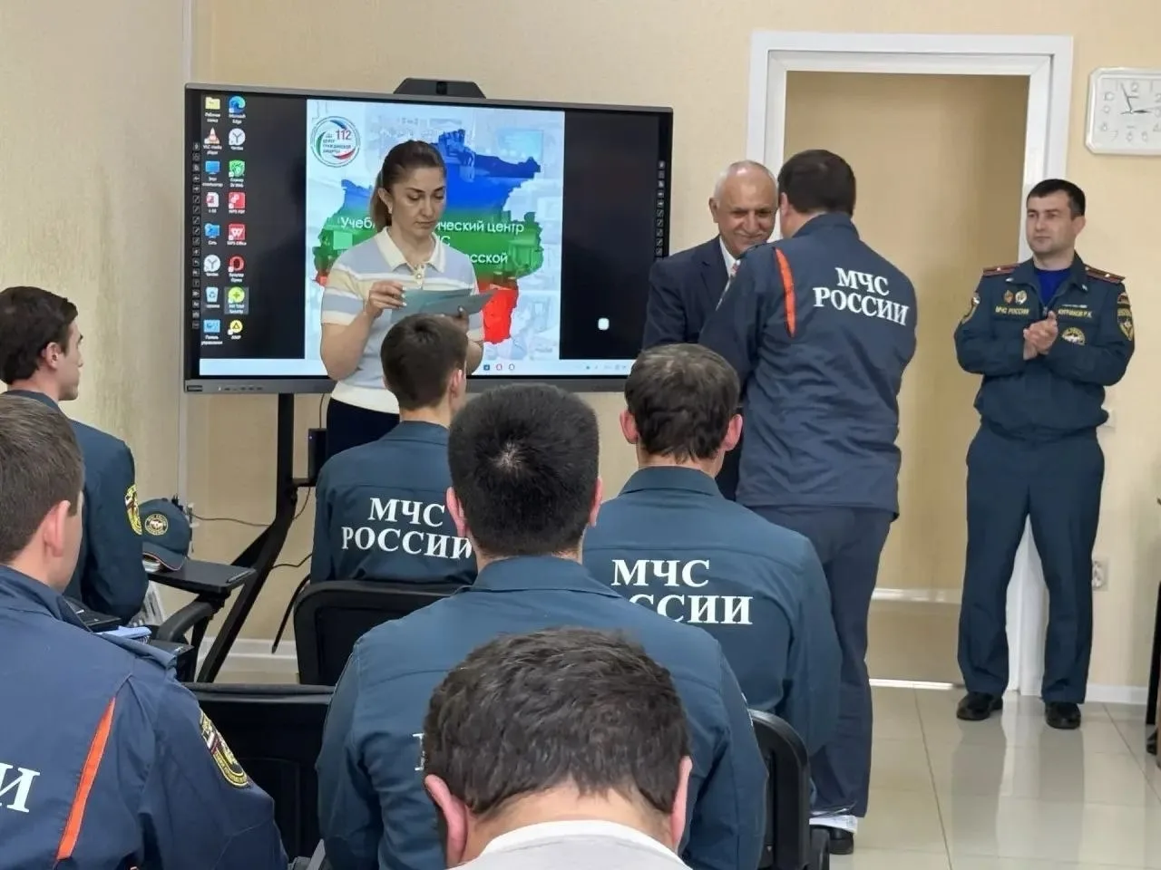 Пожарные прошли обучение по профессиональной подготовке Пожарные прошли обучение по профессиональной подготовке