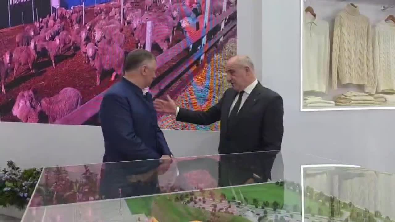 Рашид Темрезов: Добрый день! Сегодня вместе с делегацией от КЧР, куда вошли муфтий республики Мухаммад-Хаджи Эркенов, члены Правительства, работаем на XVII Международном экономическом форуме «Россия — Исламский мир:...