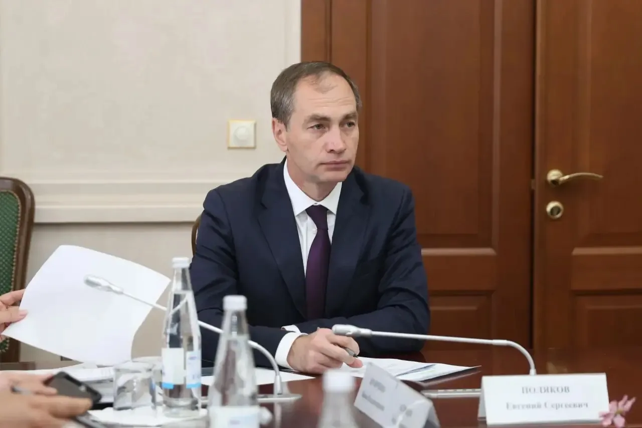 Премьер-министр КЧР Мурат Аргунов провел заседание Правительства региона, на котором было рассмотрено 14 вопросов Премьер-министр КЧР Мурат Аргунов провел заседание Правительства региона, на котором было рассмотрено 14 вопросов
