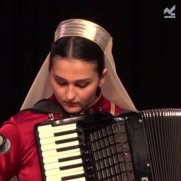 Настоящая магия искусства. В концертном зале республиканского колледжа культуры и искусств им. Даурова прошел первый сольный концерт нашей землячки, талантливой аккордеонистки Зуриды Герговой