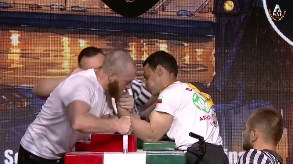 Спортсмен из Карачаево-Черкесии Альберт Кенжев в напряжённой борьбе завоевал золото чемпионата Европы по армрестлингу в категории 60 кг на левую руку