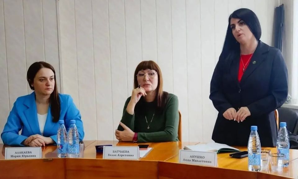 В Зеленчукском районе прошла встреча представителей профильных ведомств, организаций и администрации муниципалитета с семьями участников СВО В Зеленчукском районе прошла встреча представителей профильных ведомств, организаций и администрации муниципалитета с семьями участников СВО